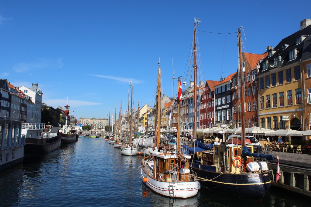 Experience Copenhagen Inner Harbour late summer 2016 on foot, run and ...
